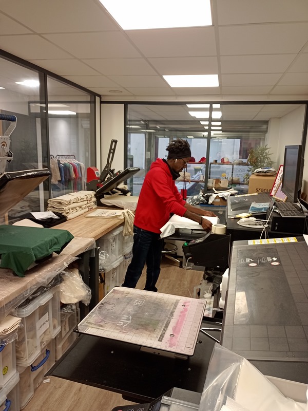 Atelier marquage impression textile objet personnalisation paris bagart